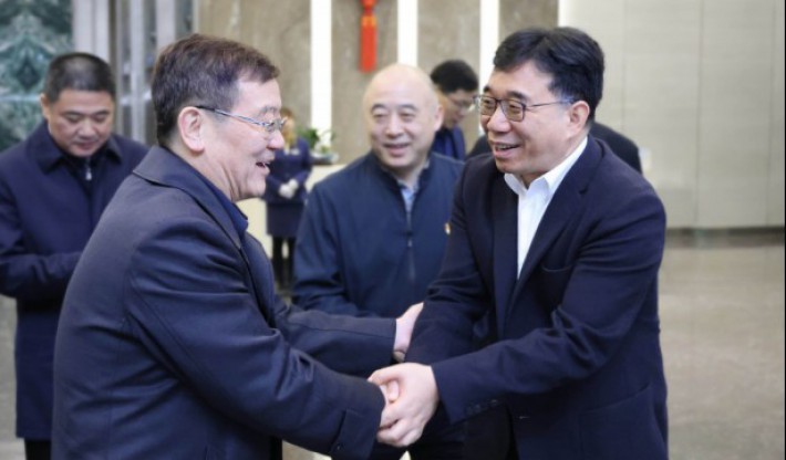 中央统战部副部长，全国工商联党组书记、常务副主席徐乐江