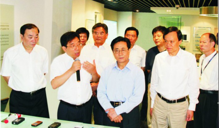 曾任中央书记处书记赵洪祝（时任浙江省委书记）；中央政治局委员黄坤明（时任荆门市委书记）